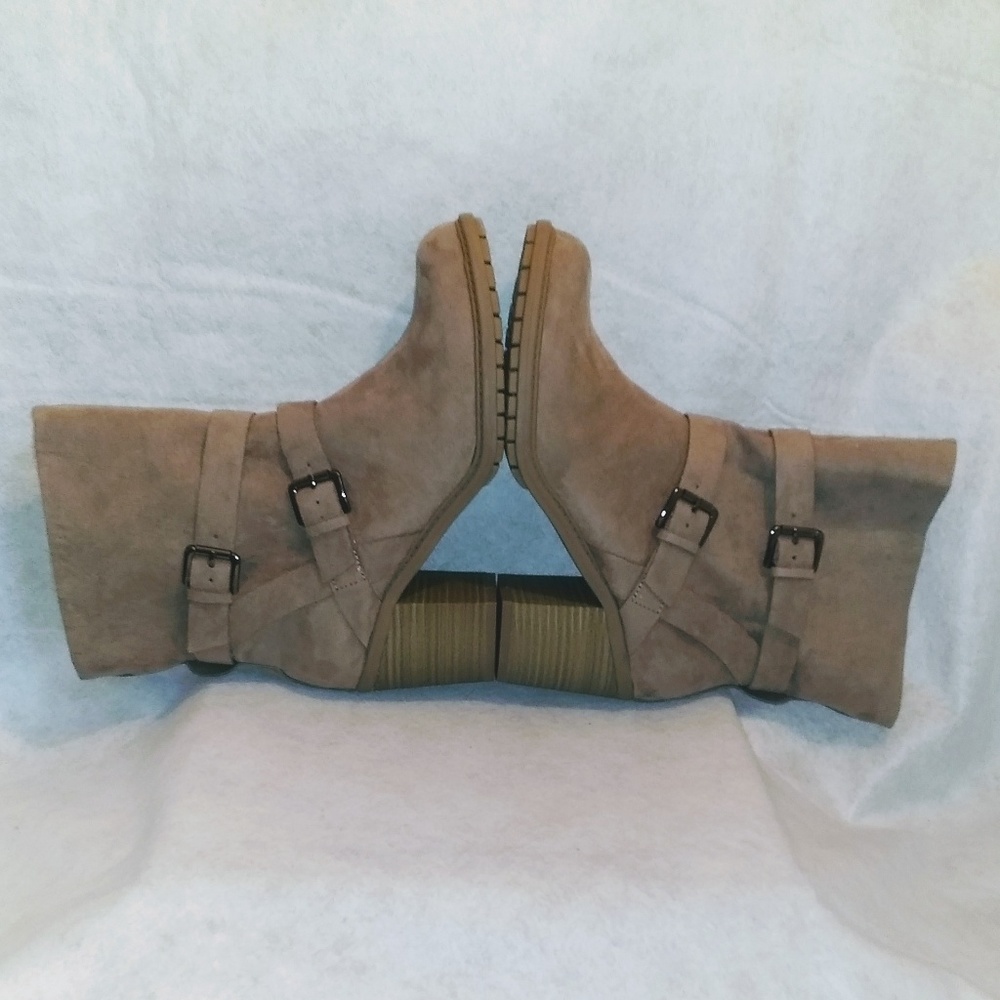 Women's Blinda Heeled Fashion Boots - Taupe - Picture 2 of 8